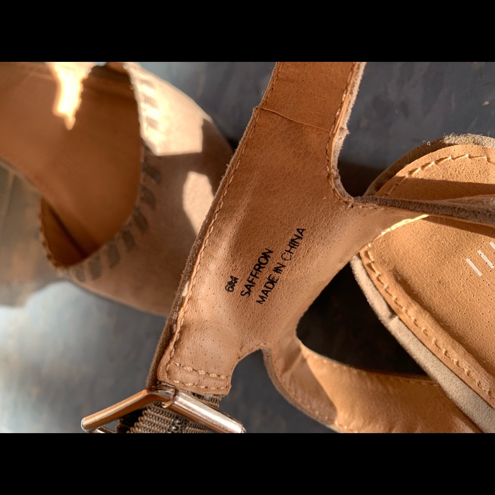Low heels - Picture 3 of 3